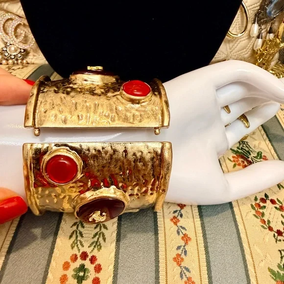 Elegant Vintage Custom Made Gold and Red Bracelet - Picture 6 of 6